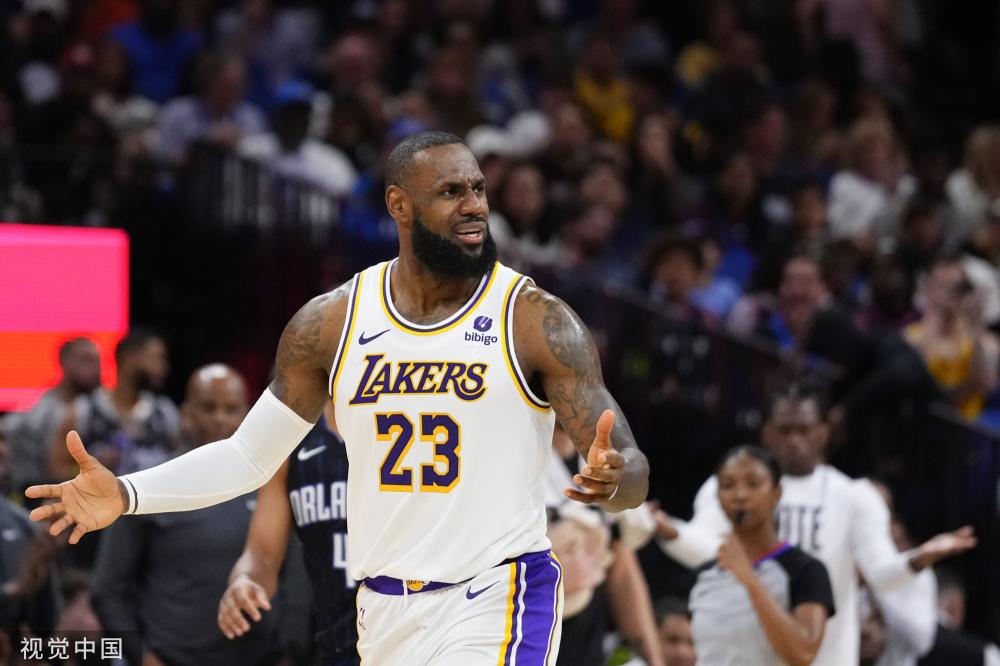 来自世界各 来自世界各