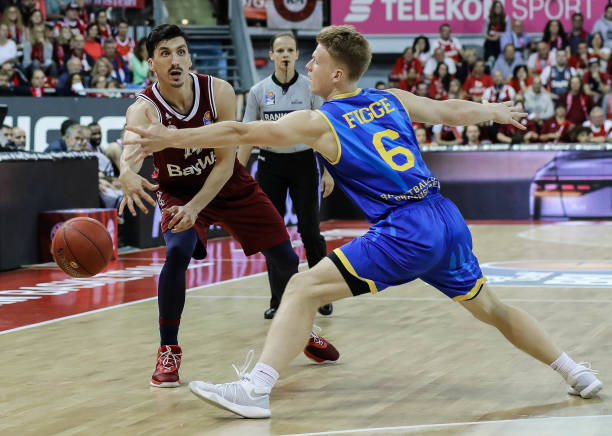 表现更是令 表现更是令