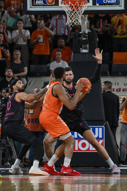 同时在防守 同时在防守